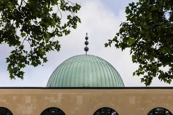 د فرانسې په یوه جومات کې مسلمانان  په وژلو ګواښل شوي دي