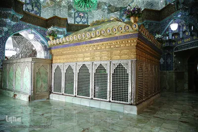 آیین سیاه پوشی ضریح مطهر کریمه اهل بیت در آستانه محرم
