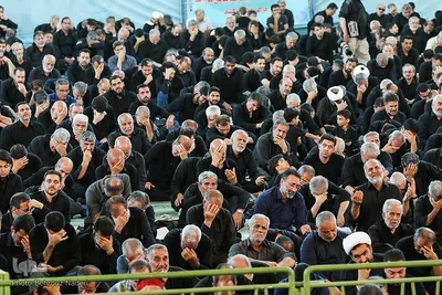 مراسم عزاداری و نماز ظهر عاشورا در اصفهان‎