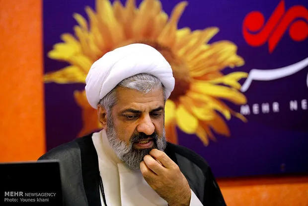 مشی سیاسی رهبر انقلاب و آیت‌الله سیستانی متفاوت نیست