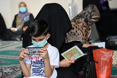 خدام حرم مطهر رضوی بر مزار شهدای گمنام در پارک جزیره اهواز