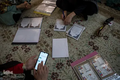 آماده کردن شناسنامه‌های کودکان بی‌سرپرست و نیازمند و معرفی آن‌ها به خیرین یکی از فعالیت‌های اصلی آ‌ن‌هاست.