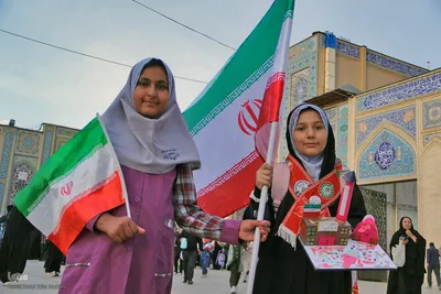 دانش آموزان شیرازی در سوگ همکلاسی های شهید