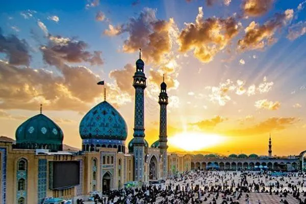 هنرمندان به «همدلی برای ظهور» در مسجد جمکران می‌نشینند