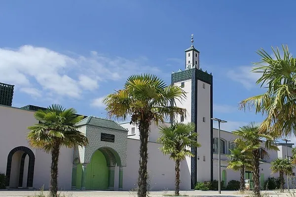 France : des milliers de musulmans à Mantes-la-Ville privés de mosquée