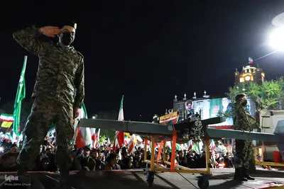 نمایش پهپاد شاهد ۱۳۶ در اجتماع شبانه تبریزی‌ها