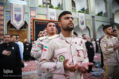 غبارروبی و عطر افشانی گلزار شهدا در حرم امام رضا (ع)
