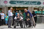 خادمی رزمندگان لشکر‌۱۴ امام حسین(ع) اصفهان در چایخانه حضرت رضا(ع)
