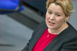 Giffey warnt vor Folgen religiösen Mobbings an Schulen