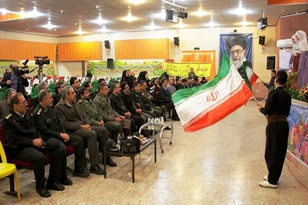 گلبانگ انقلاب در مدارس کردستان طنین‌انداز شد