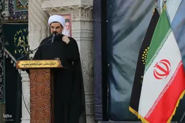 افراشتن پرچم عزا در حرم حضرت معصومه(س)
