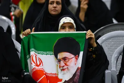 تجدید بیعت دختران و مادران اصفهانی با رهبر انقلاب در گلستان شهدا