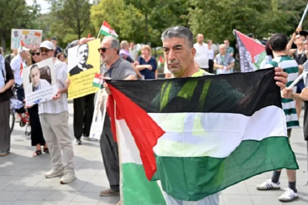 People Holy Rally in Central Budapest to Voice Support for Palestine