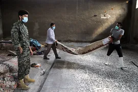 امدادرسانی گروه جهادی خدام‌الرضا(ع) و کانون خدمت آستان قدس رضوی به مردم اهواز