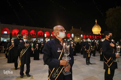لاله گردانی شام غریبان در حرم مطهر شاهچراغ(ع)