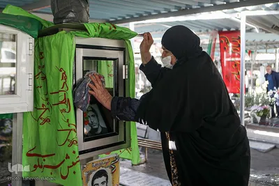 زیارت اهل قبور در آخرین پنجشنبه سال