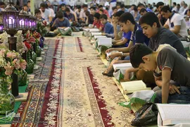  آیین جزء خواني قرآن کریم عربهای مقیم دولت آباد ری