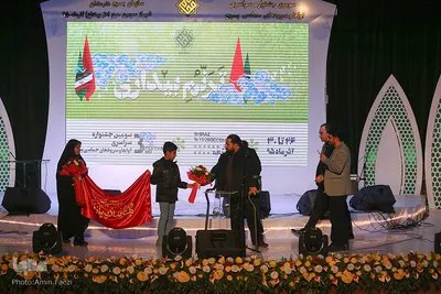 رضا صادقی در اختتامیه سومین جشنواره سراسری آواها و سروده های حماسی بسیج‎