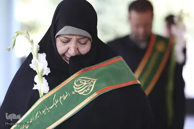 گلباران قبور شهداي دفاع مقدس توسط خادمان حرم شاهچراغ(ع) شيراز