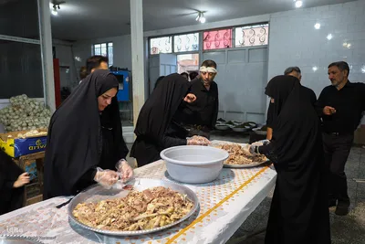 طعم ارادت؛ پخت هزاران پرس غذای نذری در خمینی‌شهر
