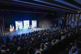 جشن امضای مجموعه‌شعر «نیست» اثر فاضل نظری