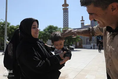 آیین گل مالی لرستانی‌ها مقیم قم در روز عاشورا
