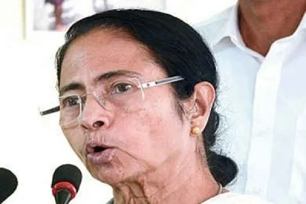 পশ্চিমবঙ্গে পবিত্র আশুরার দিন প্রতিমা বিসর্জন বন্ধের নির্দেশ দিল মমতা