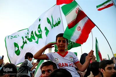 اجتماع خانوادگی همخوانی سرود «سلام فرمانده» در مسجد مقدس جمکران 
