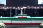 فیلم | اقامه نماز بر پیکر رهبر شهید توسط آیت‌الله جعفر سبحانی
