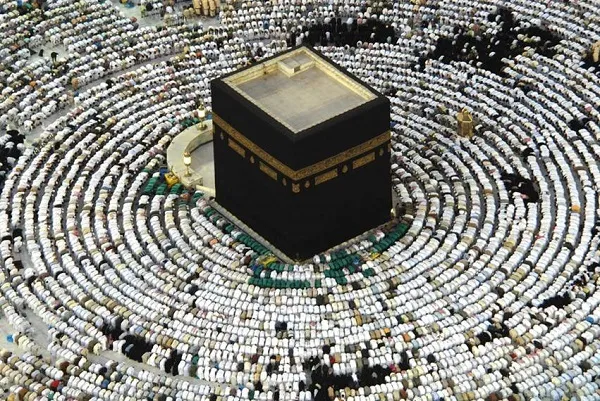 Suudi Arabistan, Kabe'yi çevreleyen bariyerlerin kaldırıldığını duyurdu