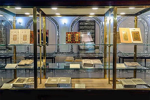 إیران: متحف يعرض نوادر المصاحف الخطية باحتوائه على آلاف النسخ القرآنية