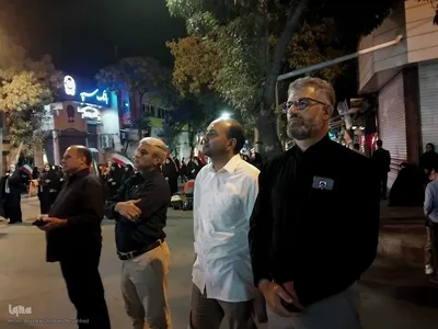 ایستاده در خیابان برای خونخواهی رهبر شهید انقلاب در اهر 