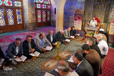 محفل انس با قرآن کریم در مسجد نصیرالملک شیراز