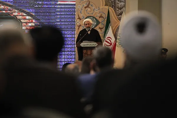 تقدیر آیت‌الله سعیدی از نماینده شورای معارف سیما در مراسم اربعین