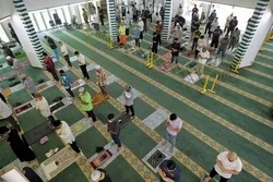 Wale wasio na chanjo ya COVID-19 watakiwa kutohudhuria Sala ya Ijumaa Singapore