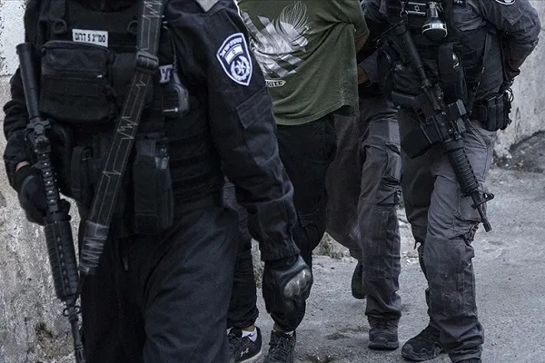 İsrail güçleri Batı Şeria ile Kudüs'te 19 Filistinliyi gözaltına aldı