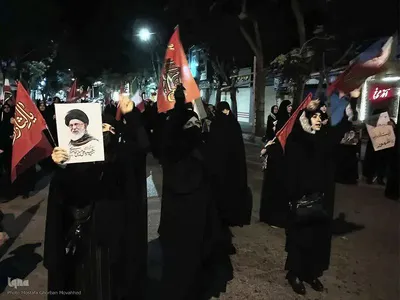 ایستاده در خیابان برای خونخواهی رهبر شهید انقلاب در اهر 