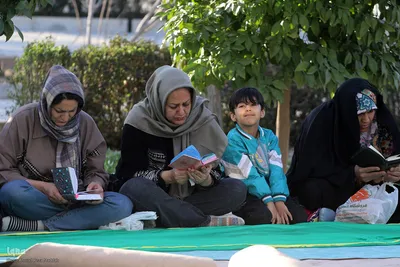 آیین جزءخوانی قرآن کریم در جوار مقبره شهدای گمنام