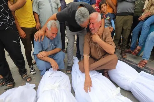 Número de víctimas mortales en Gaza aumenta a 7703 personas