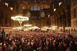 Les Turcs ont fêté la victoire d’Erdogan à la mosquée Ayasofya