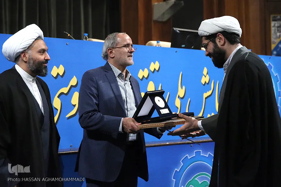 تجلیل از نویسندگان 10 مقاله برگزیده همایش «اقتصاد مقاومتی»