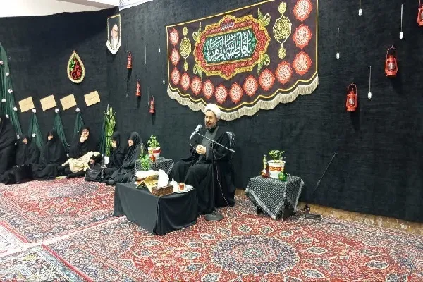 حضرت فاطمه (س) محور هدایت و کمال انسانی است