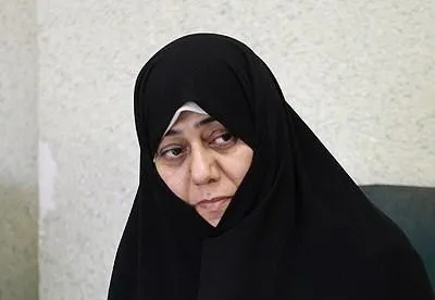 «حجاب اجباری» دروغی بزرگ است/ اسیر شانتاژهای سیاسی نشویم/ برهنگی زن نوعی برده داری است