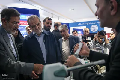 بازدید رئیس‌جمهور از نمایشگاه دستاوردهای جهاددانشگاهی
