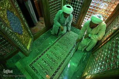 غبارروبی حرم امامزاده سیدجمال‌ بن موسی بن جعفر(ع) ـ تبریز