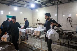 حمایت مردمی از رزمندگان: فعالیت جهادی در پخت و رساندن افطار