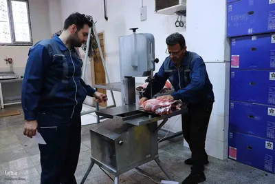 ذبح و توزیع گوشت قربانی بین نیازمندان در تبریز