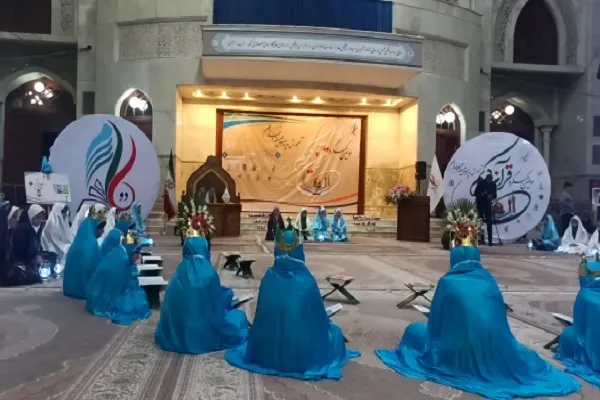 نخستین گردهمایی قرآنی دانش‌آموزان و فرهنگیان منطقه 2 تهران برگزار شد + عکس