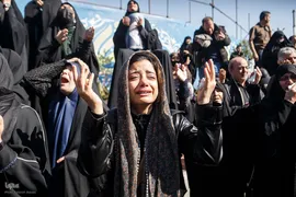 تجمع خودجوش مردم عزادار تهران در میدان انقلاب