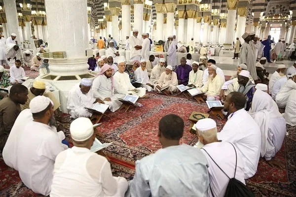 Suudi Arabistan’da hacılara özel Kur’an ezber toplantıları düzenleniyor